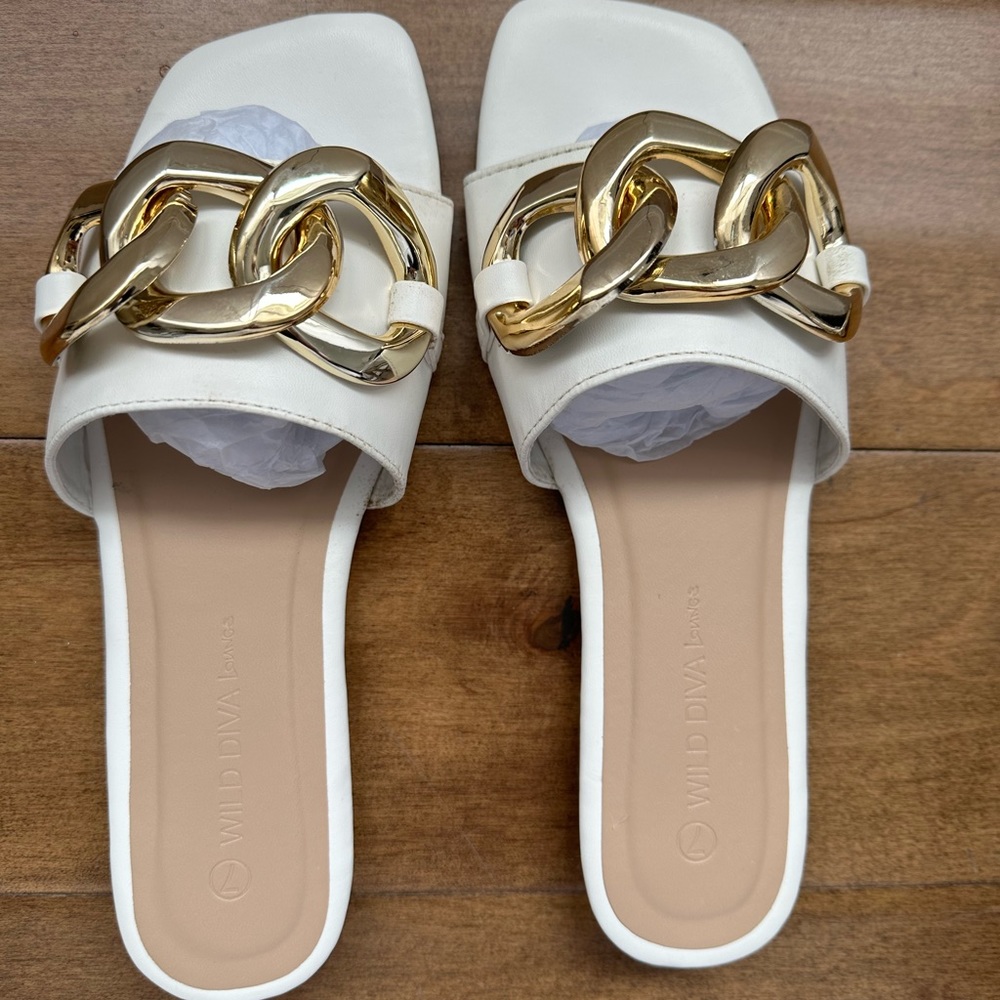Wild Diva - Alba chain link square toe sandal #white . NWT size 7